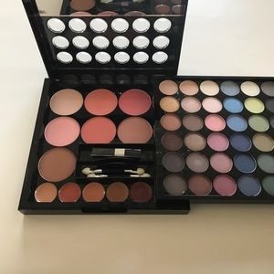 Makeup kit Saks Fifth Avenue